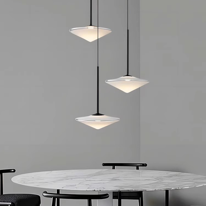 Nowoczesny latający spodek szk – Desk Setup White recenzja i cena